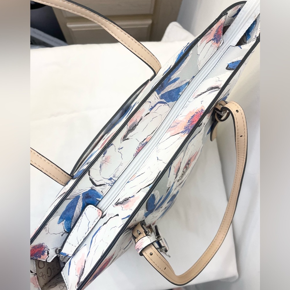 GUESS NWOT Watercolor Style Floral Tote Bag in White, Blue & Pink w/Tan Handles - Picture 5 of 11